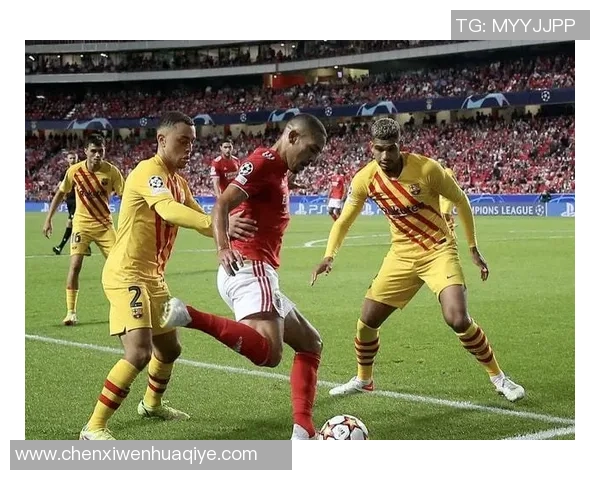 阿贾克斯与基迪纳摩激战成和比赛结果引发球迷热议